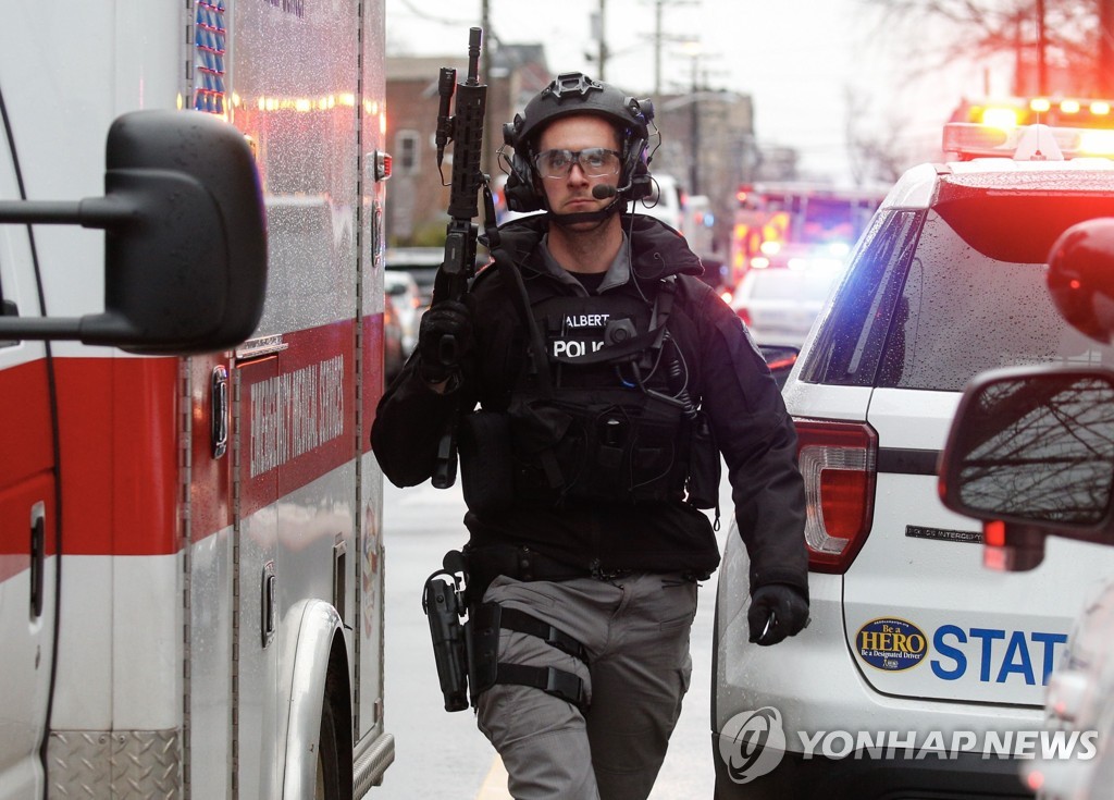 US-SHOOTING-POLICE