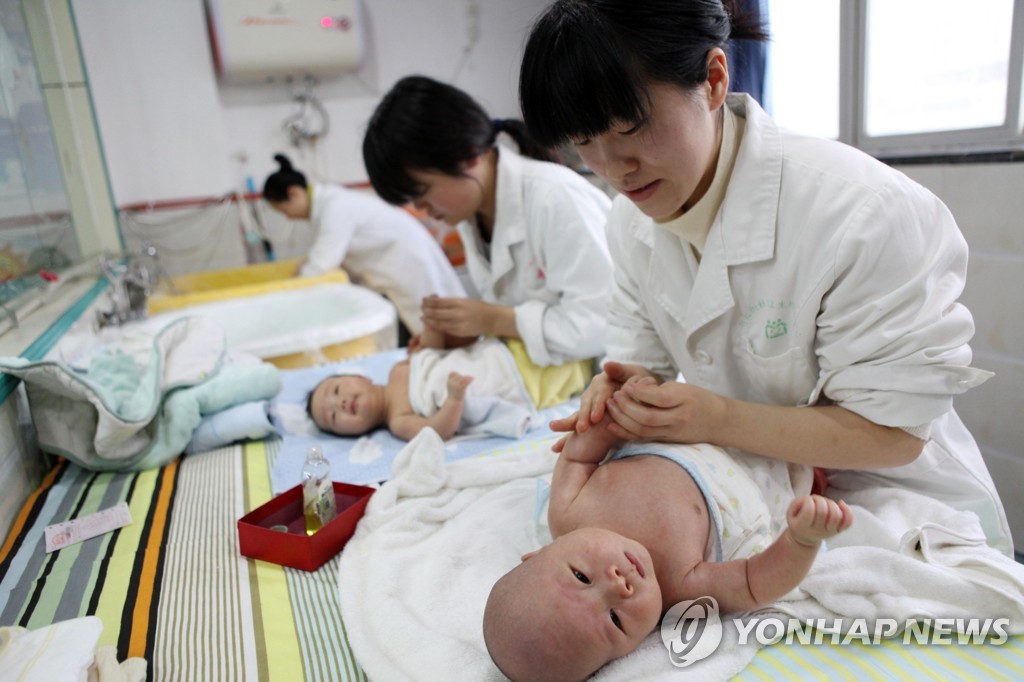 중국 병원의 신생아들 [AFP=연합뉴스 자료사진]