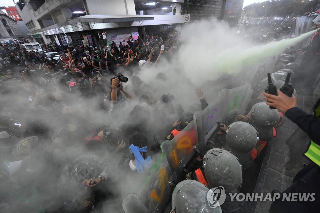 MEXICO-VIOLENCE-WOMEN-PROTEST