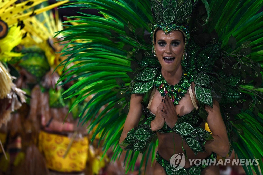 BRAZIL-RIO-CARNIVAL-PARADE-GRANDE RIO