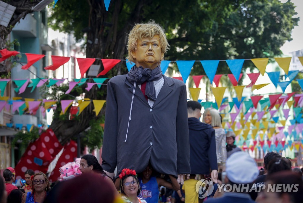 BRAZIL-RECIFE-CARNIVAL-PUPPETS