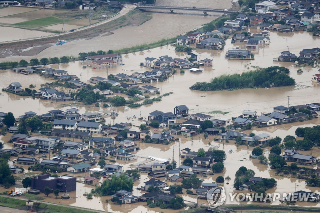 JAPAN-WEATHER-RAIN