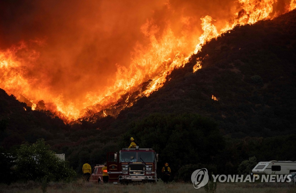 US-WILDFIRES-CALIFORNIA