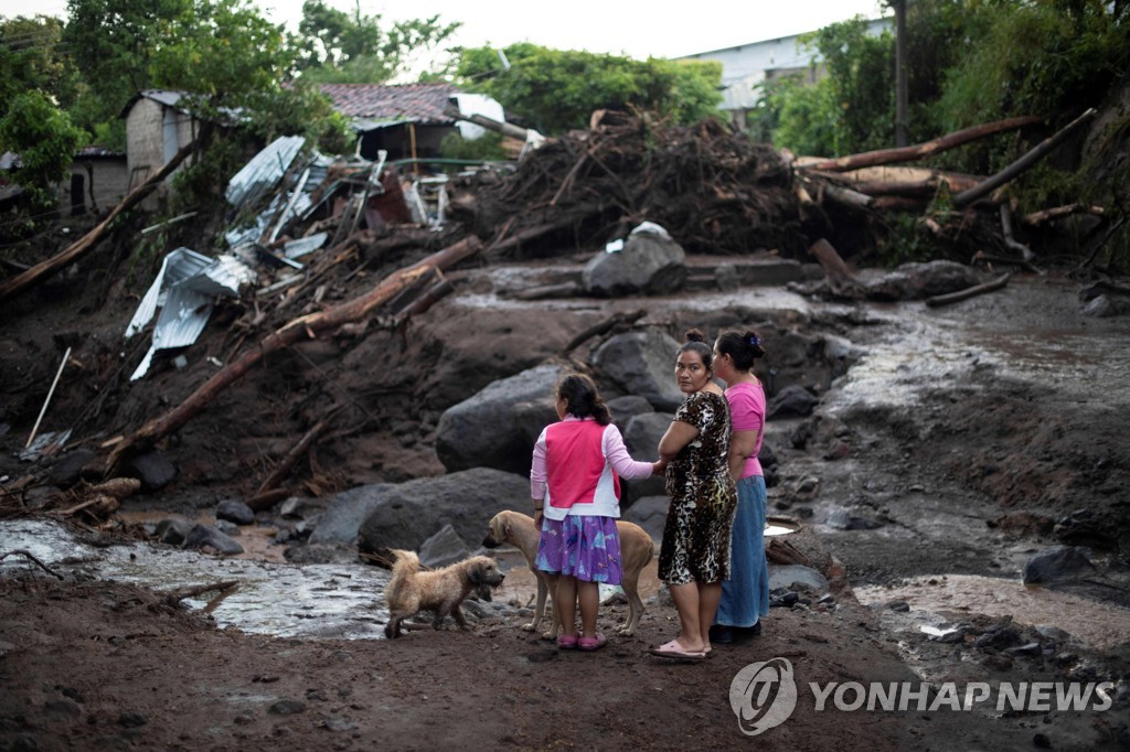 EL SALVADOR-WEATHER-LANDSLIDE