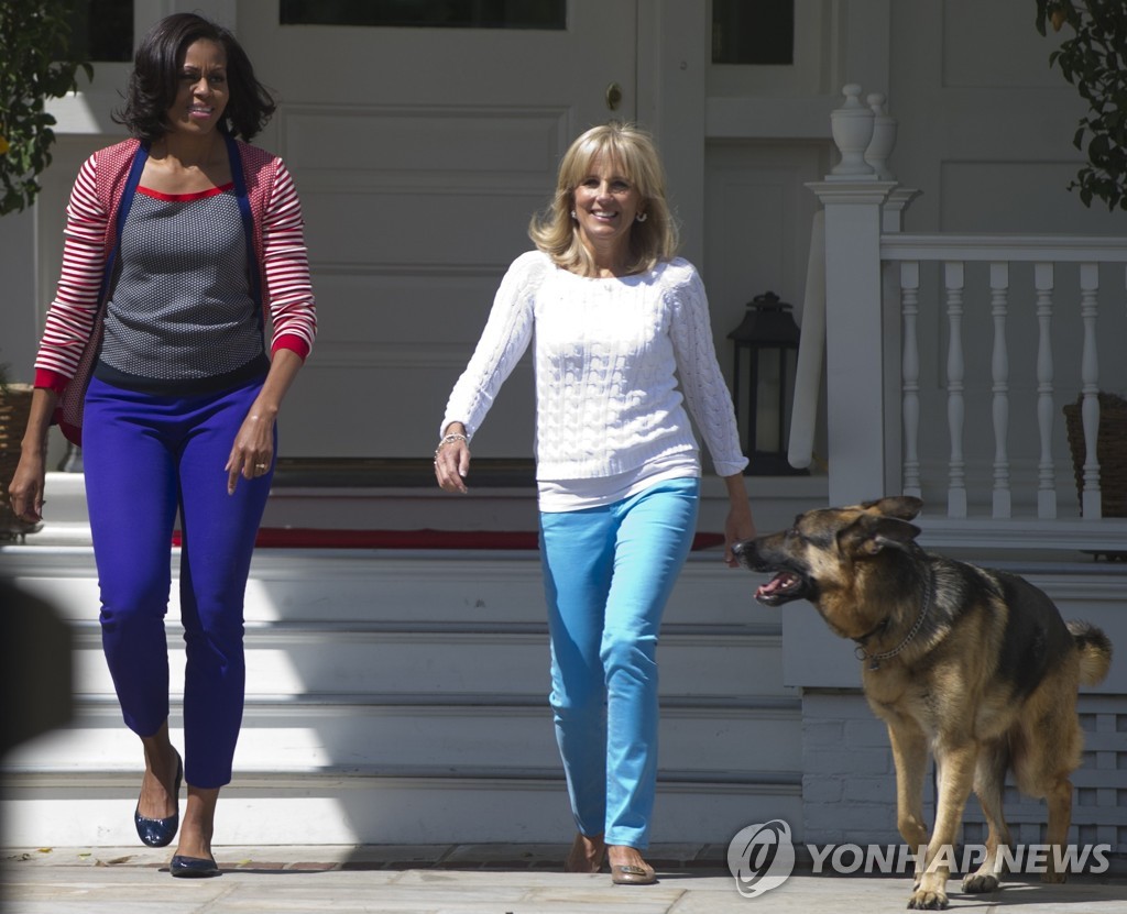 FILES-US-POLITICS-BIDEN-DOGS
