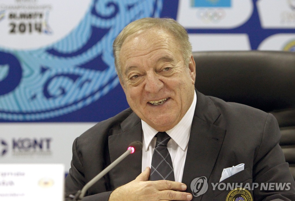 퇴진 요구 받는 타마스 아얀 국제역도연맹 회장