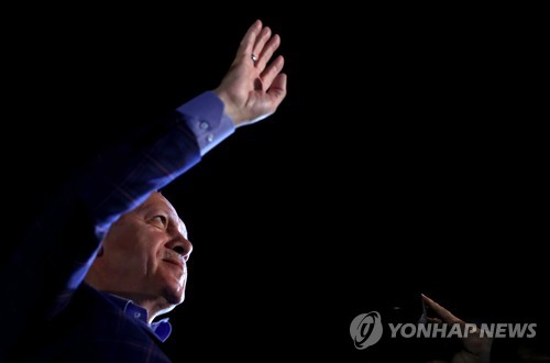 터키 에르도안 개헌으로 '술탄 대통령' 등극
