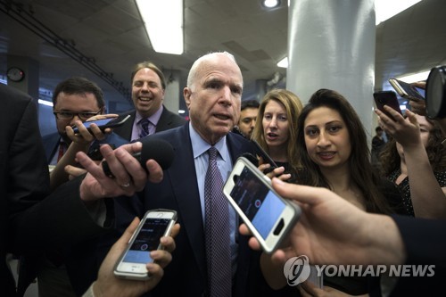 존 매케인(애리조나·공화) 상원 군사위원장