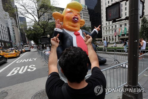 백인우월주의 비난회피 트럼프에 항의하는 시위