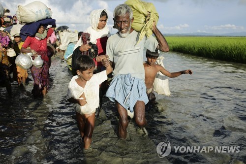 방글라데시로 탈출한 미얀마 로힝야족 난민들[EPA=연합뉴스 자료사진]