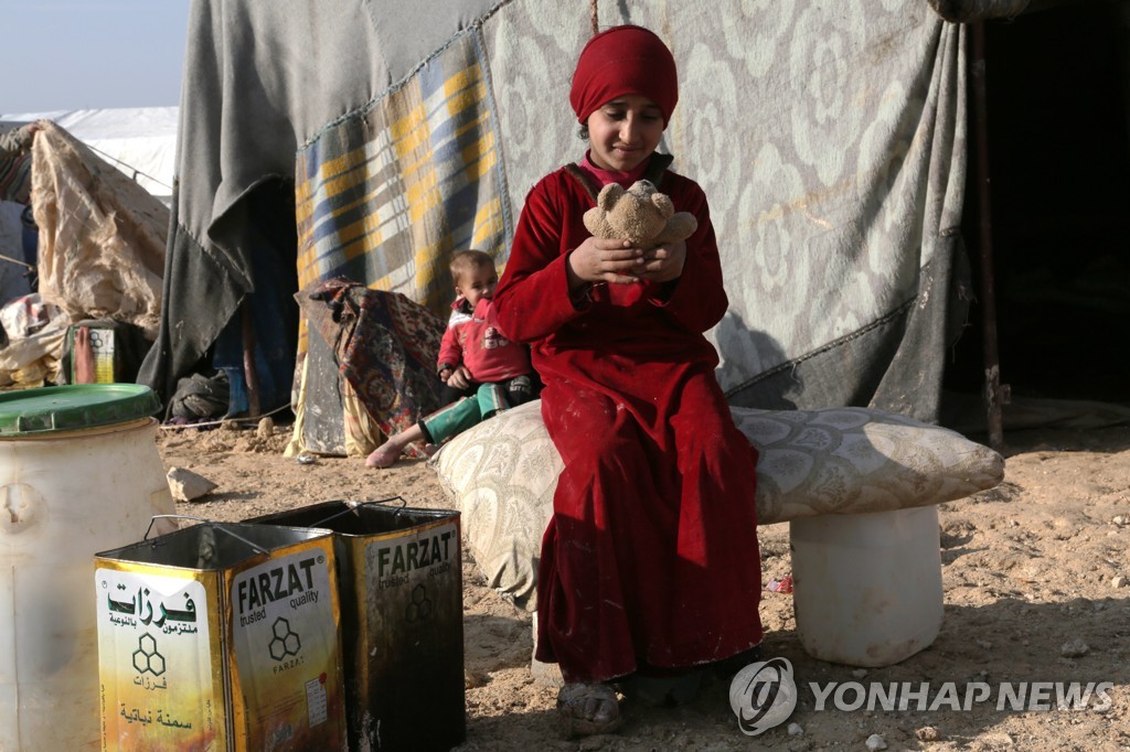 시리아-터키 국경 근교 임시 캠프서 살고 있는 이드리브 난민들 [EPA=연합뉴스]