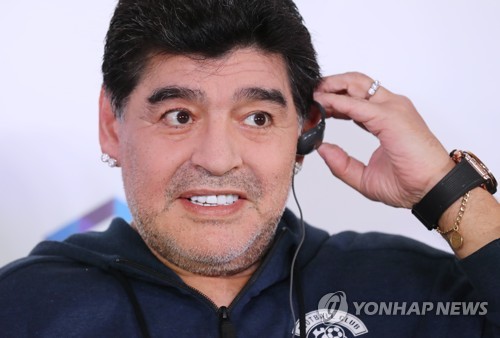 기자회견 하는 마라도나