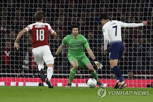 축구 골키퍼로 활약할 당시의 체흐(가운데)