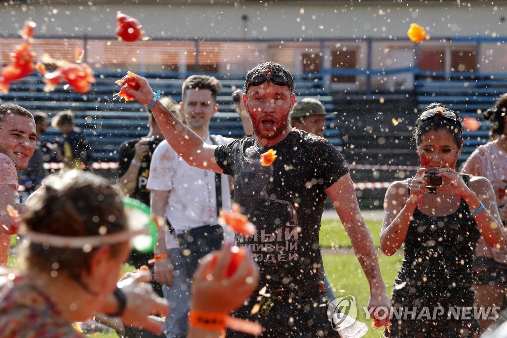 RUSSIA TOMATINA BATTLE