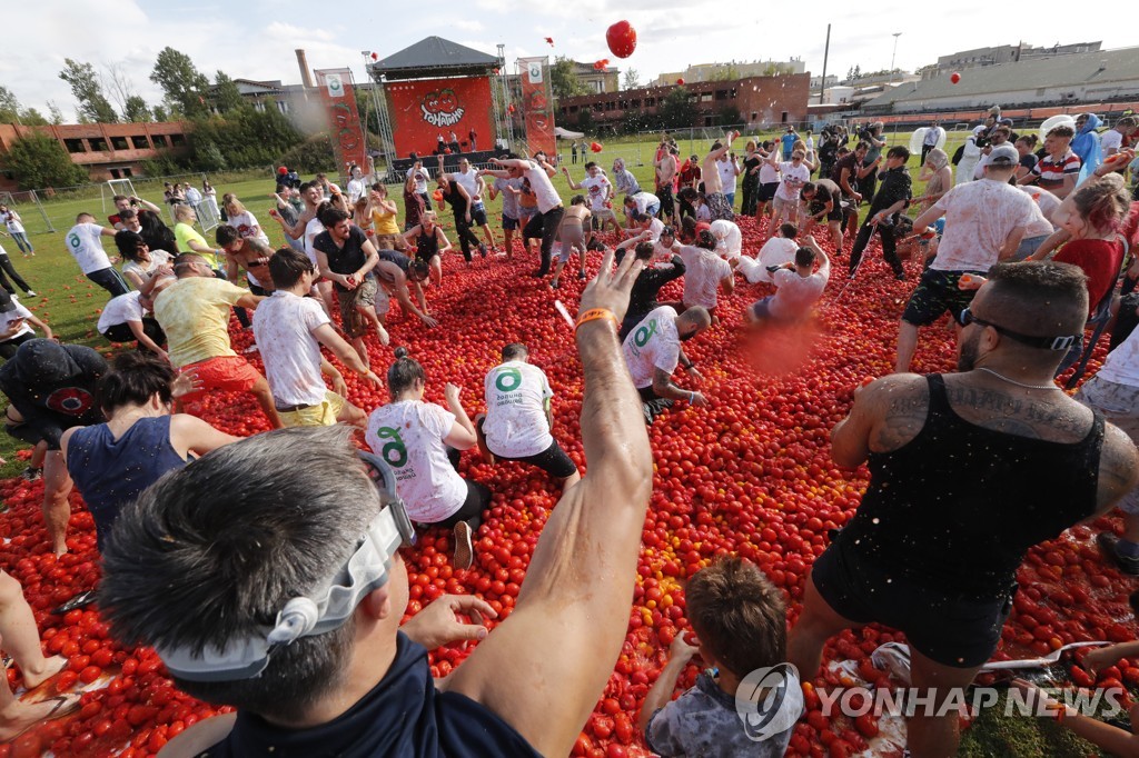 RUSSIA TOMATINA BATTLE