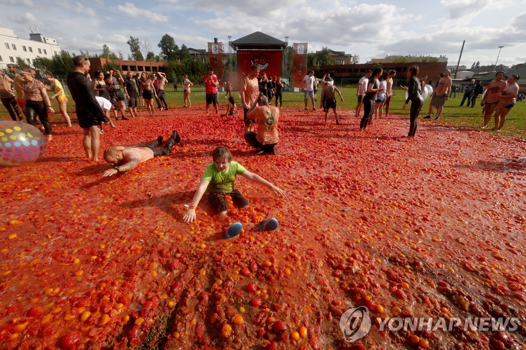 RUSSIA TOMATINA BATTLE