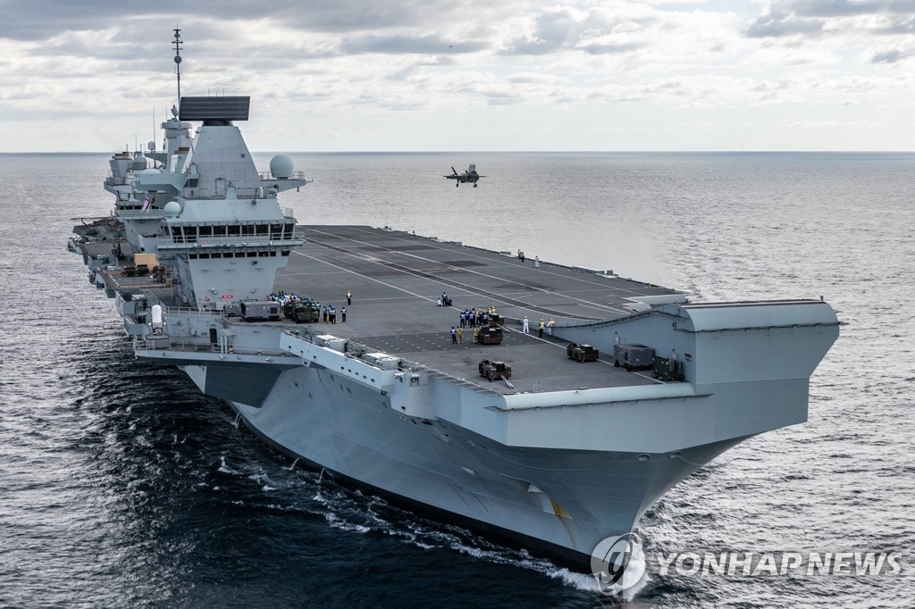 USA BRITAIN FIRST JETS LAND ONBOARD HMS QUEEN ELIZABETH