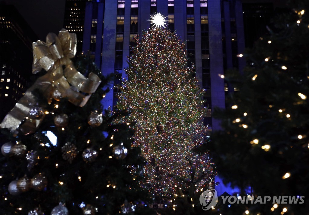 USA ROCKEFELLER CHRISTMAS TREE