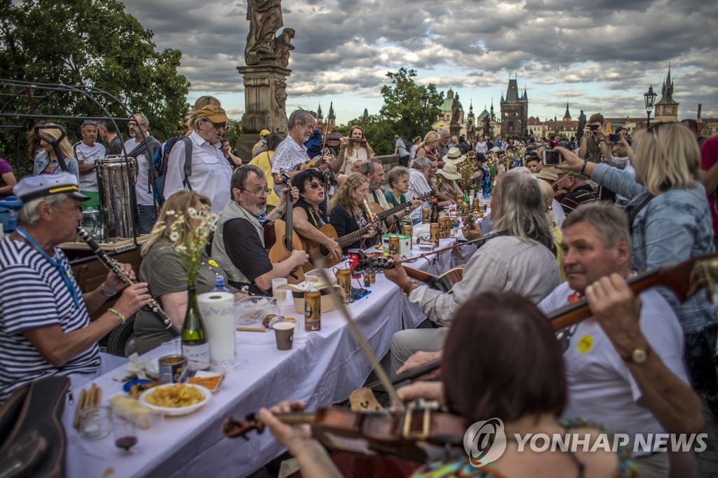 CZECH REPUBLIC GASTRONOMY GIANT DINNER PARTY CHARLES BRIDGE