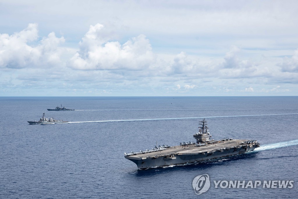 AT SEA SOUTH CHINA SEA USA CHINA DEFENCE
