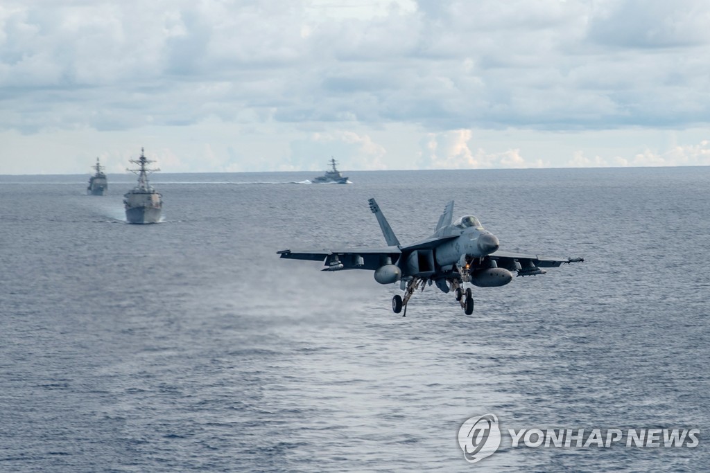 AT SEA SOUTH CHINA SEA USA CHINA DEFENCE