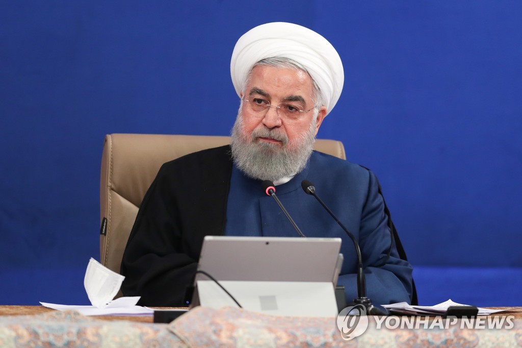 이란의 하산 로하니 대통령이 지난 5일 국무회의에서 발언하고 있다. [이란 대통령실 제공·EPA=자료사진. 재판매 금지]