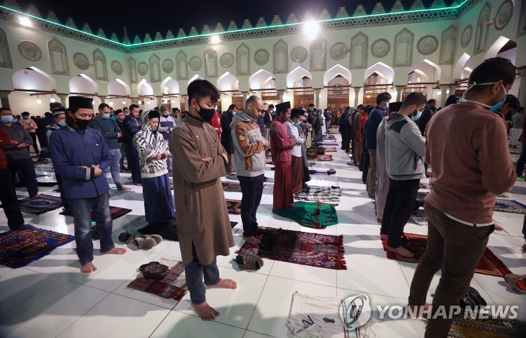 ′절대 금식′…작년에 이어 코로나19 속 이슬람권 라마단 시작 