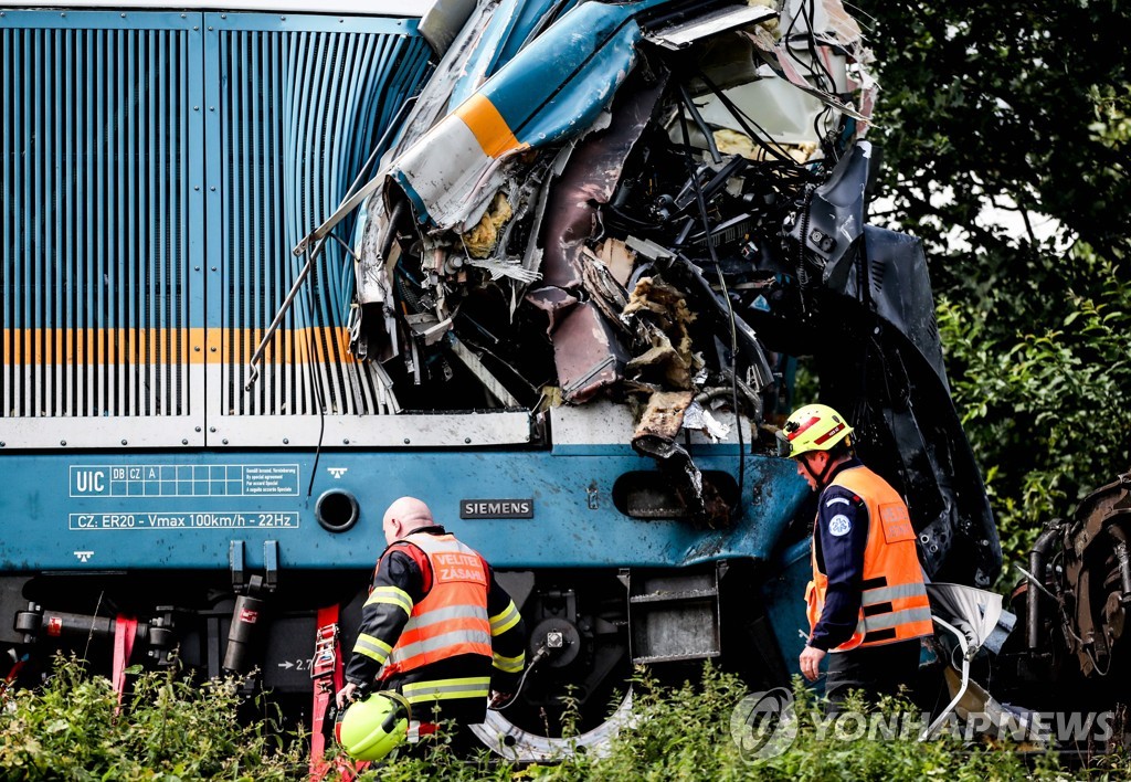 체코서 뮌헨-프라하행 고속열차 충돌사고…3명 사망 40여명 부상