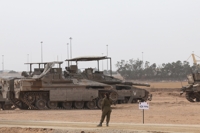 라파 코앞에 탱크 집결·하늘서 폭격…이스라엘 지상전 초읽기