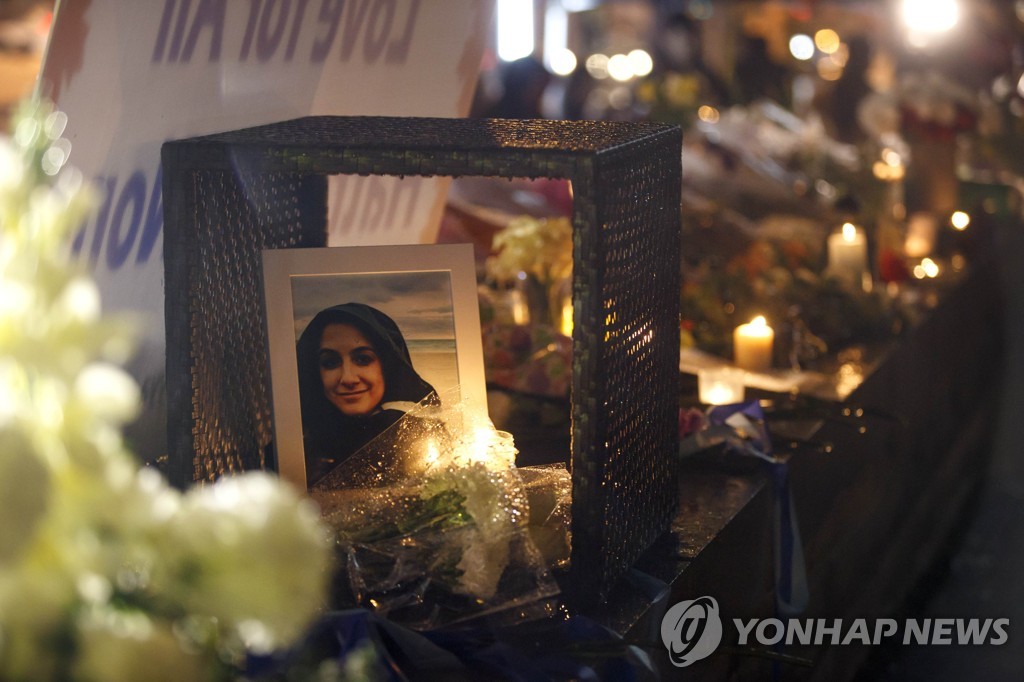 '모태 솔로의 반란' 사건 희생자들 추모