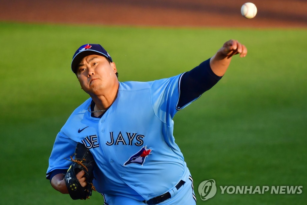 In this Getty Images photo, Ryu Hyun-jin of the Toronto Blue Jays pitches against the New York Yankees in the top of the first inning of a Major League Baseball regular season game at TD Ballpark in Dunedin, Florida, on April 13, 2021. (Yonhap)