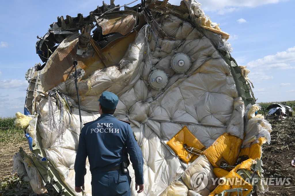 Dismantling Airbus A321 jet at crash landing site near Zhukovsky Airport