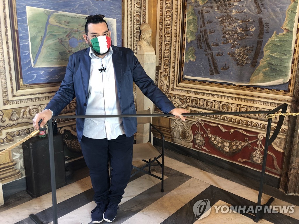 Vatican Museums welcome first visitors after the coronavirus shutdown
