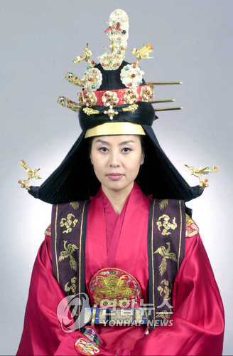 `명성황후' 타이틀롤 맡은 최명길씨