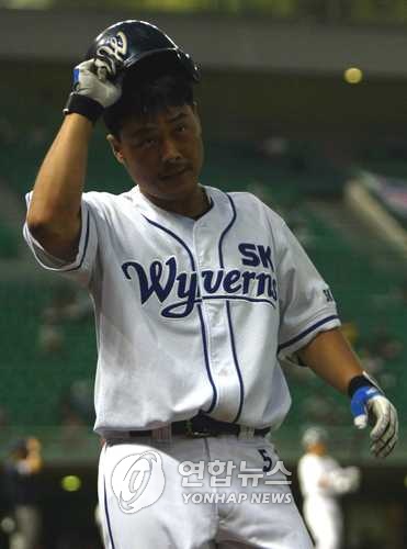2005년 SK 선수 시절의 김태균 수석코치(연합뉴스 자료사진)