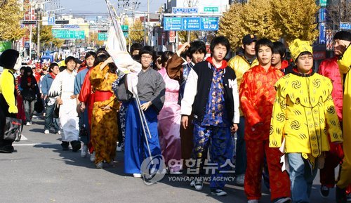 강원대-한림대 스포츠 교류전 가장행렬