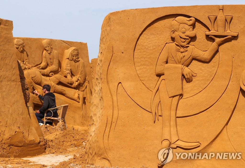 BELGIUM-ART/SAND SCULPTURES