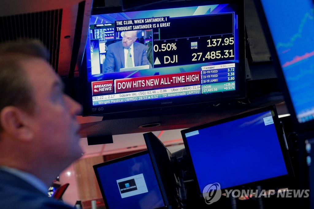 사상 최고치를 기록한 다우지수