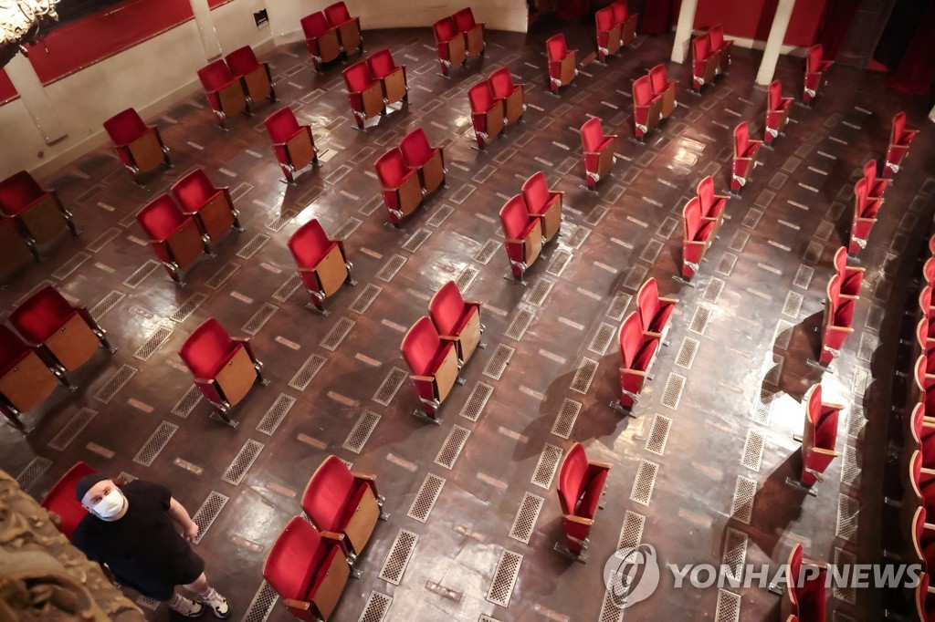 HEALTH-CORONAVIRUS/GERMANY-THEATRE