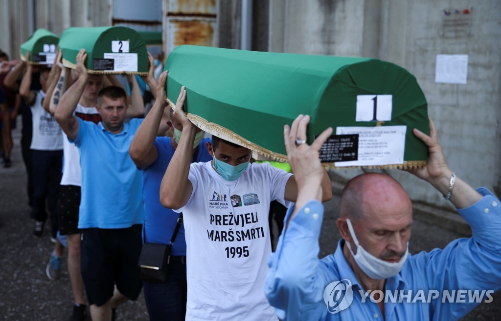 BOSNIA-SREBRENICA/COFFINS VIGIL
