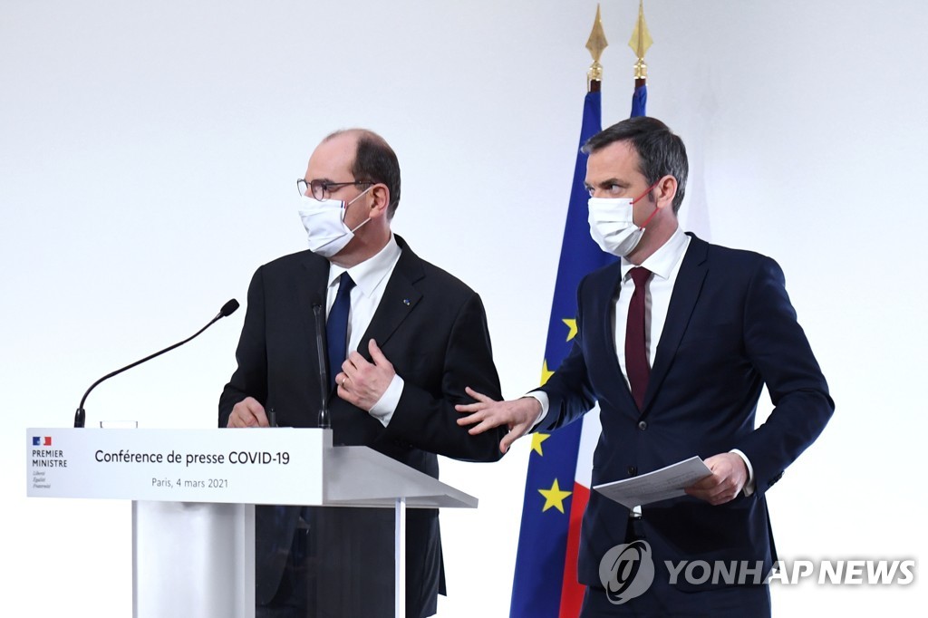 장 카스텍스(왼쪽) 프랑스 총리와 올리비에 베랑 보건부 장관