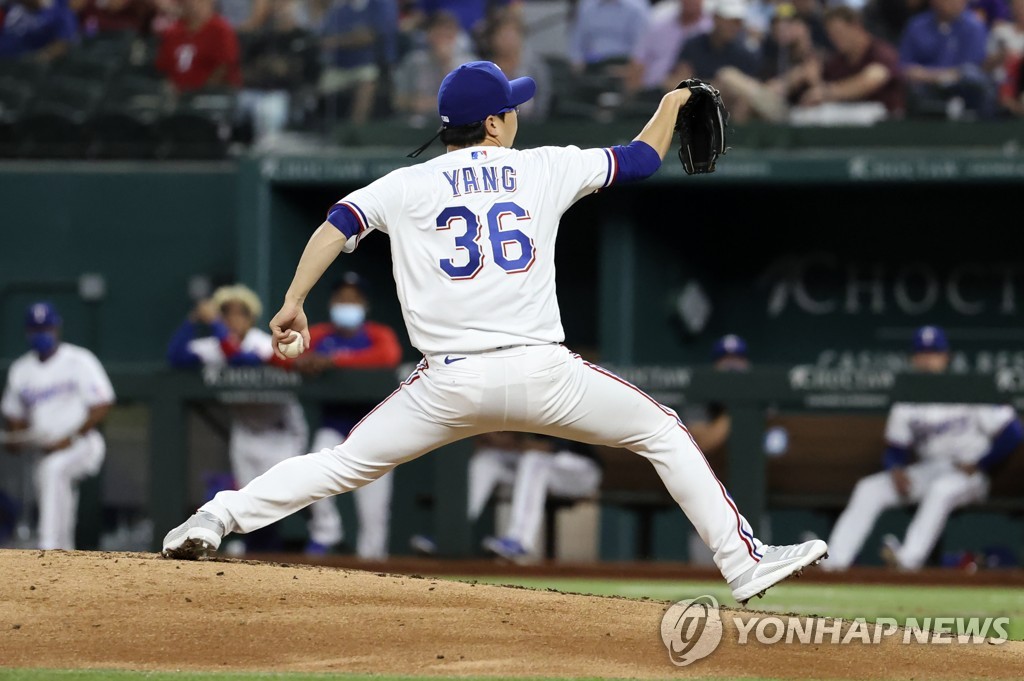 In this USA Today photo, Texas Rangers' pitcher Yang Hyeon-jong throws a pitch during the third inning of a game against the Los Angeles Angels at Globe Life Field in Arlington, Texas, on April 26, 2021. (Yonhap)
