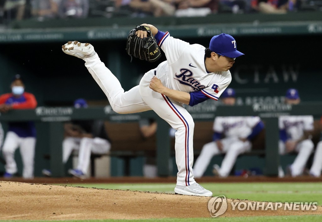 In this USA Today photo, Texas Rangers' pitcher Yang Hyeon-jong throws a pitch during the third inning of a major league game against the Los Angeles Angels at Globe Life Field in Arlington, Texas, on April 26, 2021. (Yonhap)