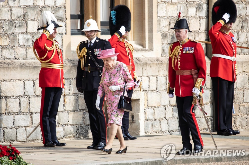 G7-SUMMIT/ROYALS