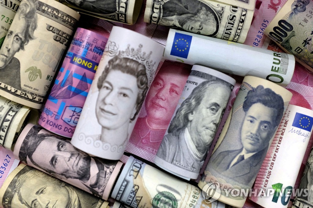 유로화, 홍콩 달러, 미국 달러, 일본 옌 등 각국 지폐들