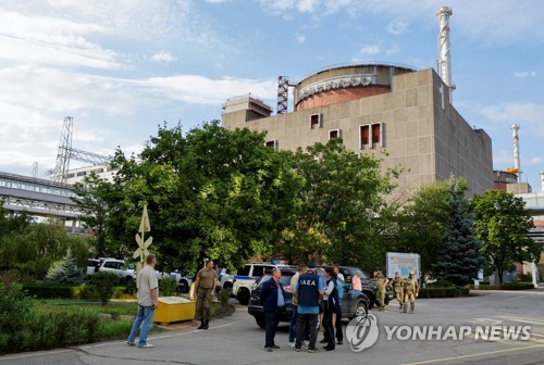 자포리자 원전 확인 중인 IAEA 사찰단