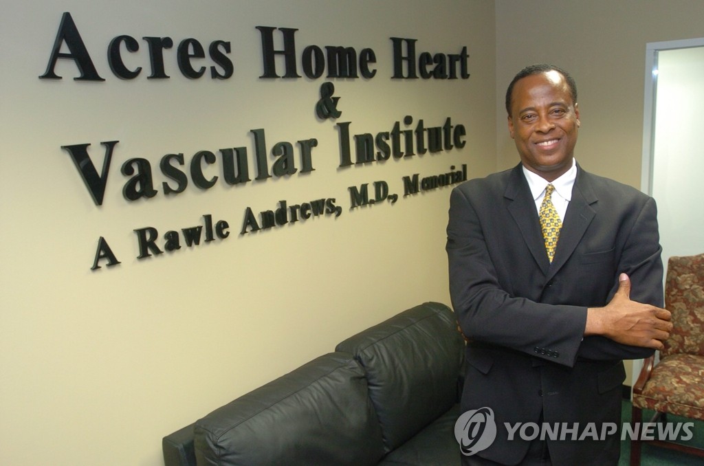 마이클 잭슨의 임종을 자켜봤던 주치의 콘래드 머레이 박사(EPA=연합뉴스, 자료사진)