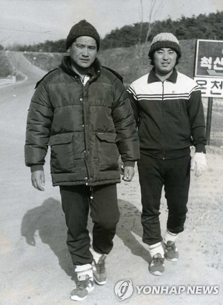 `아시아의 물개' 조오련 심장마비 사망