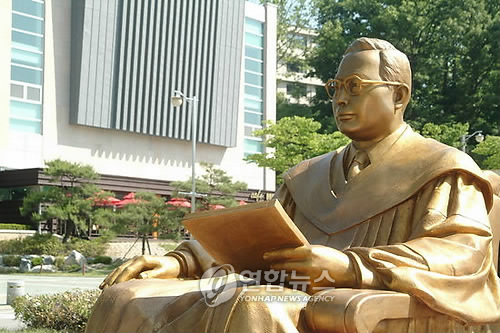 강원대, 초대학장 고 함인섭 박사 동상 제막