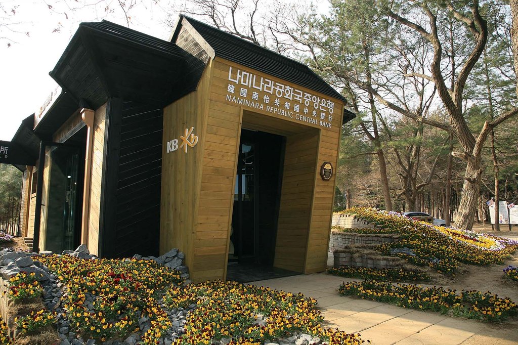 나미나라공화국 중앙은행 제막식(자료사진)